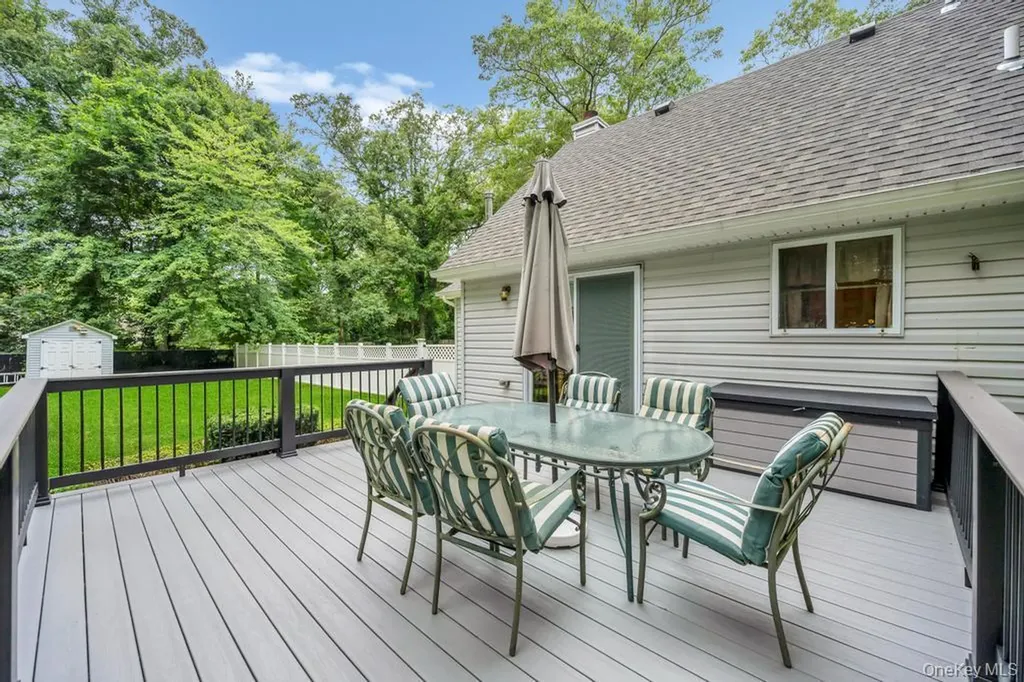 38 Pond Lane Ridge NY 11961