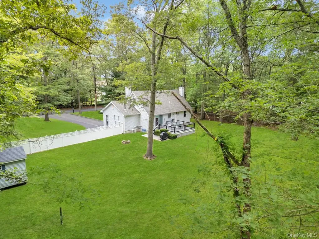38 Pond Lane Ridge NY 11961