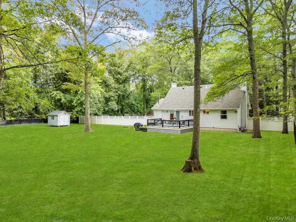 38 Pond Lane Ridge NY 11961