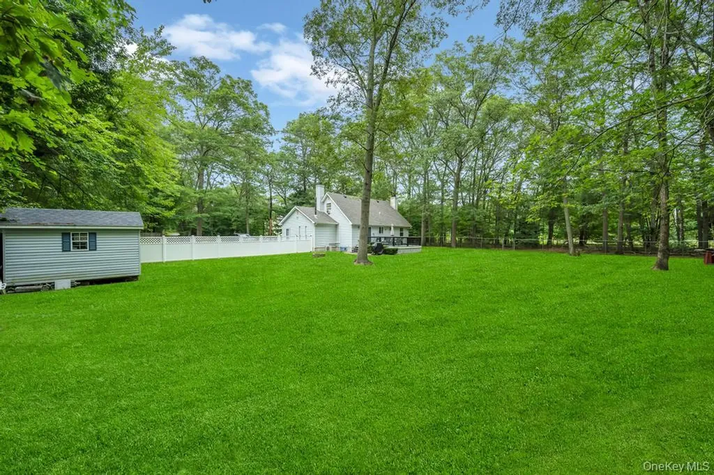 38 Pond Lane Ridge NY 11961
