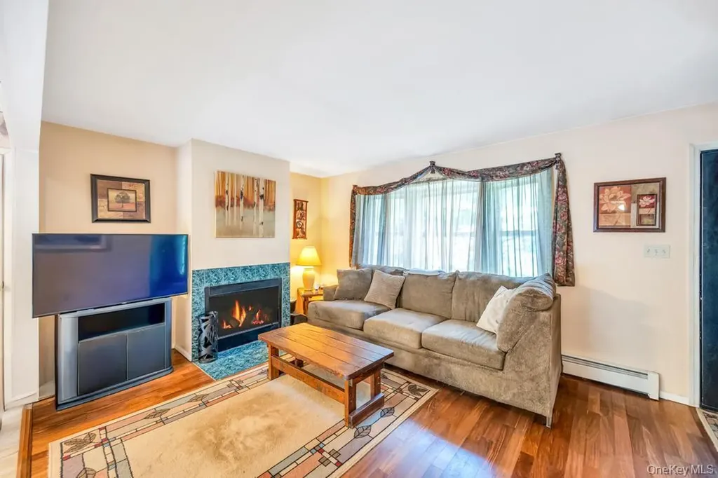 38 Pond Lane Ridge NY 11961