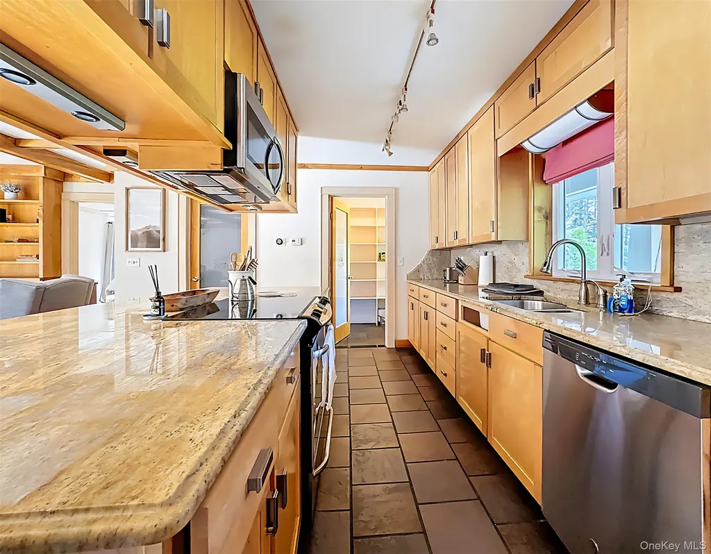 15 Deans Way Neversink NY 12765