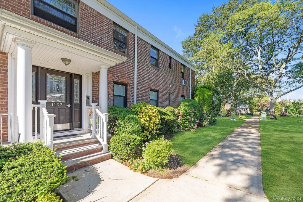 1197 E Broadway Hewlett NY 11557