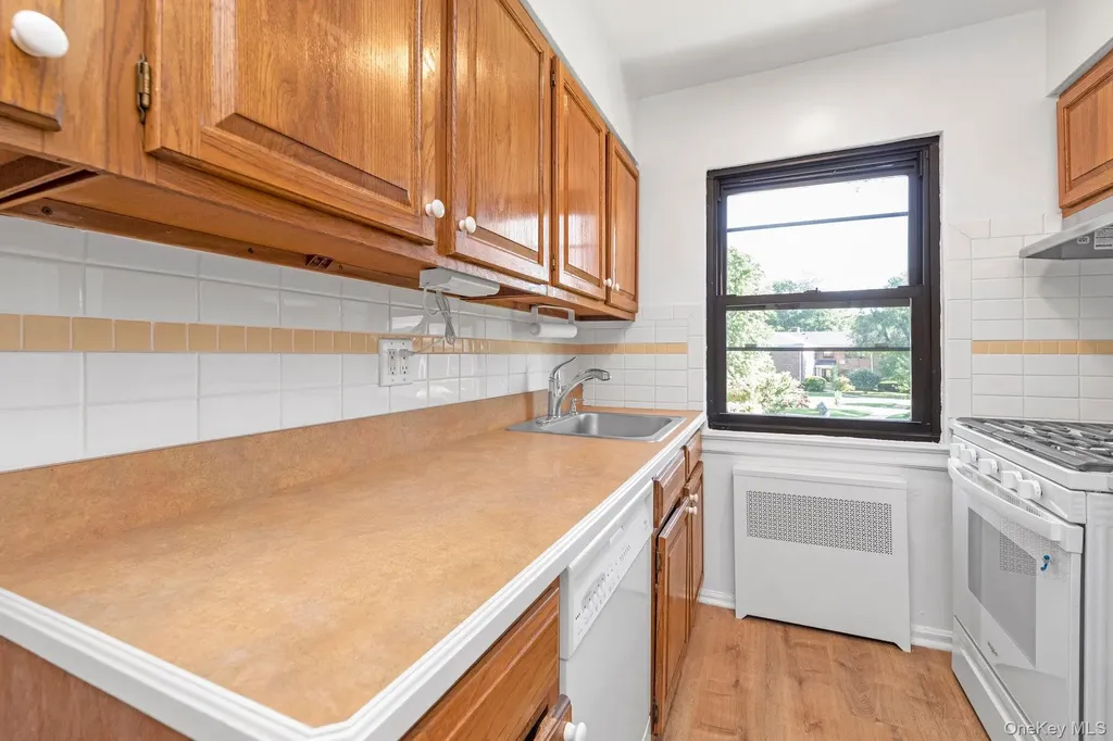 1197 E Broadway Hewlett NY 11557