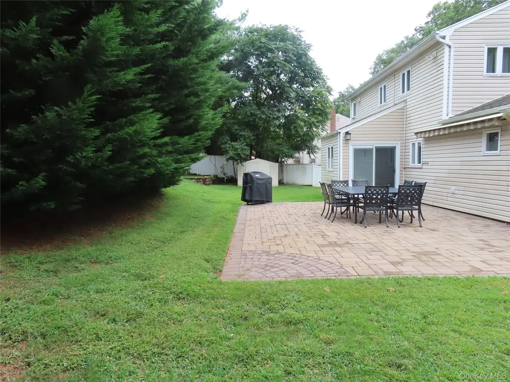 19 Foothill Lane Dix Hills NY 11746