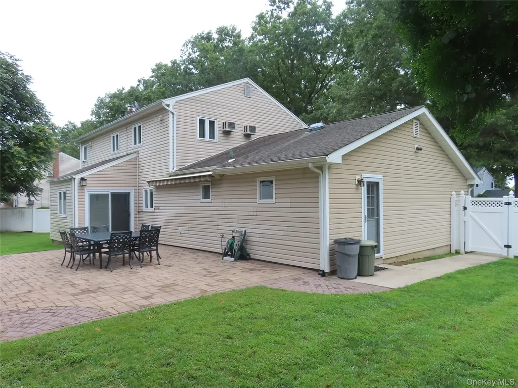 19 Foothill Lane Dix Hills NY 11746
