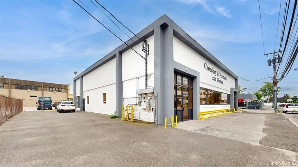 26-32 Bond Street Westbury NY 11590