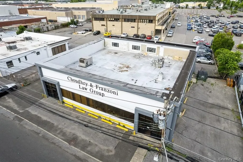 26-32 Bond Street Westbury NY 11590