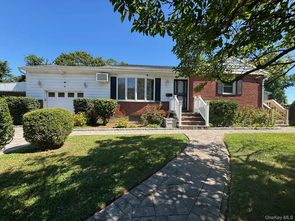 10 13th Avenue West Babylon NY 11704