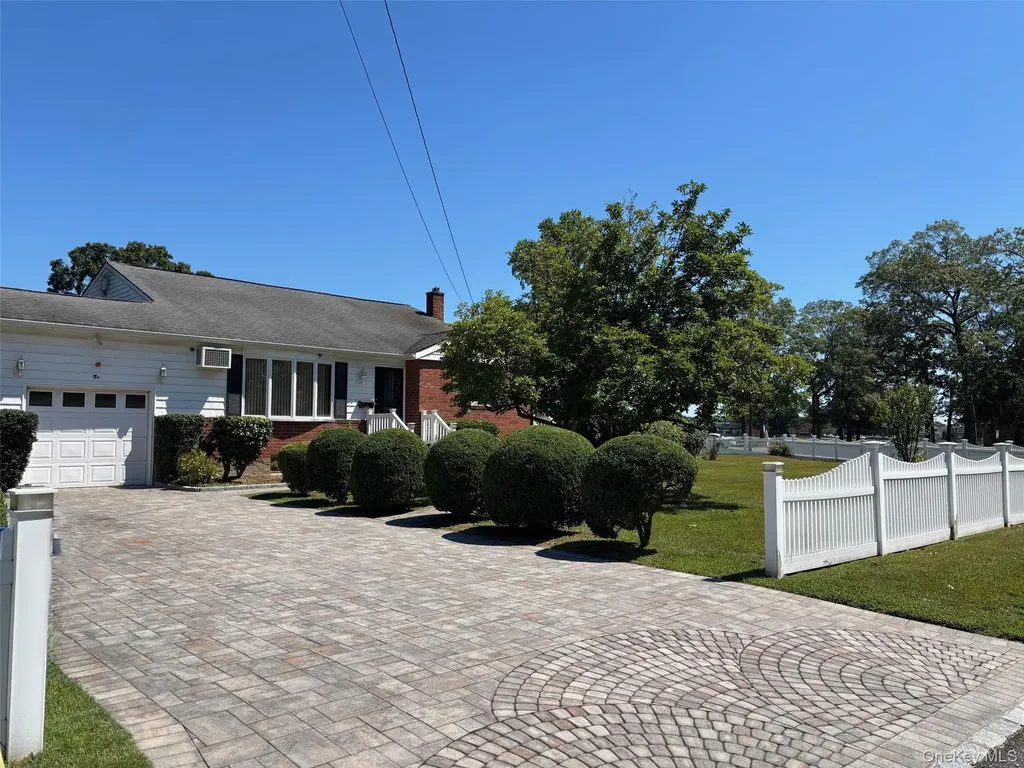 10 13th Avenue West Babylon NY 11704