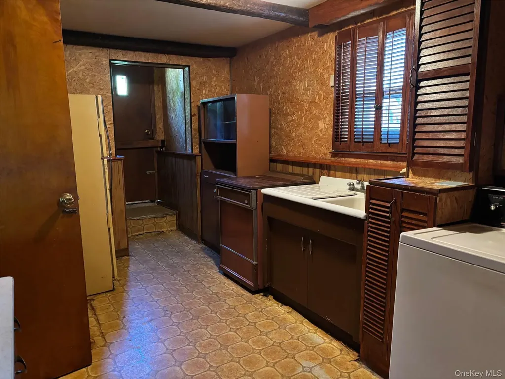 10 13th Avenue West Babylon NY 11704