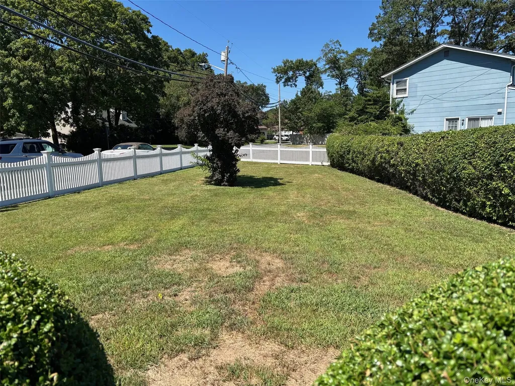 10 13th Avenue West Babylon NY 11704