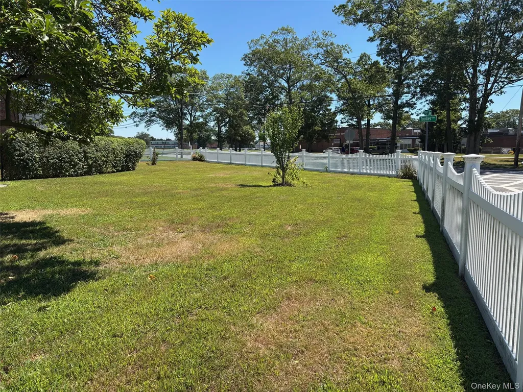 10 13th Avenue West Babylon NY 11704