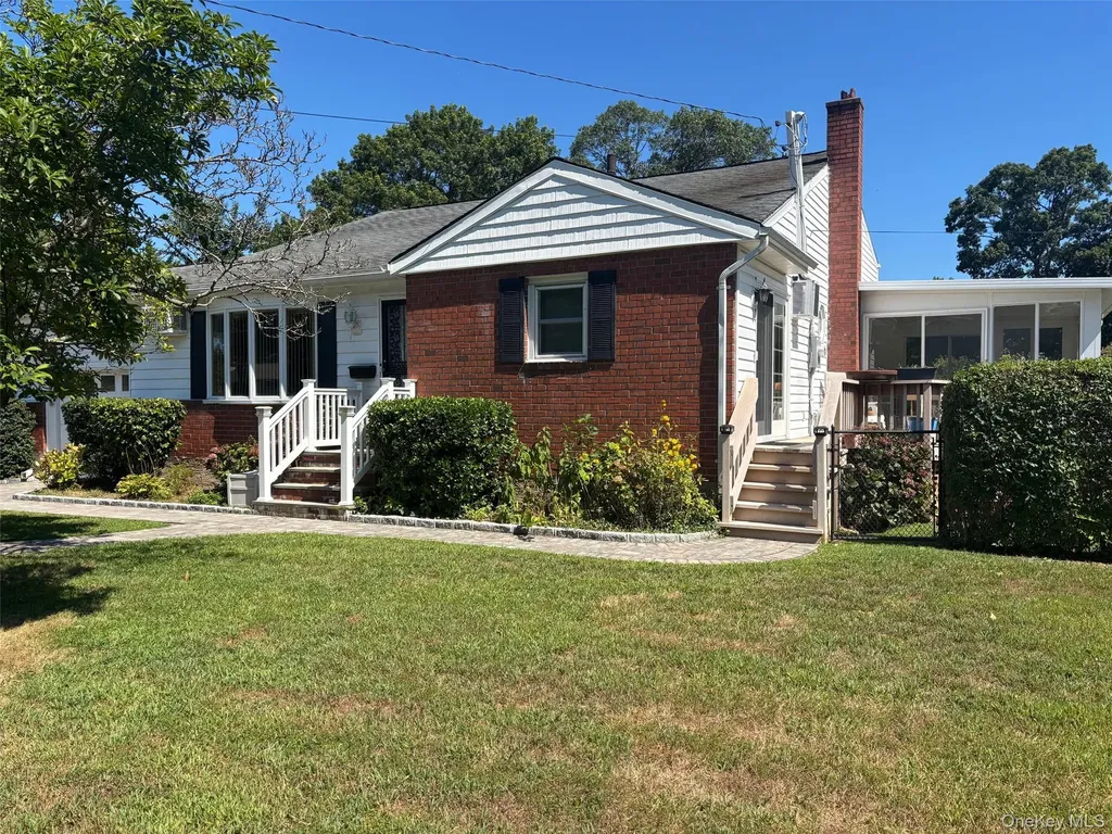 10 13th Avenue West Babylon NY 11704