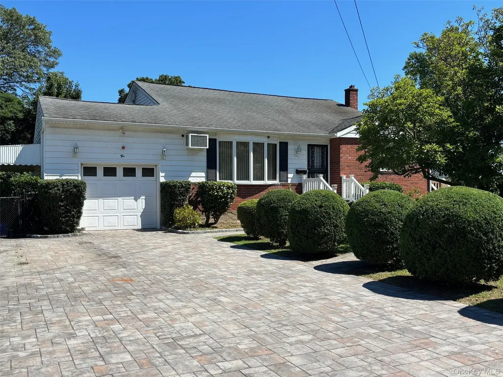 10 13th Avenue West Babylon NY 11704