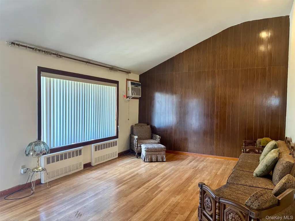 10 13th Avenue West Babylon NY 11704