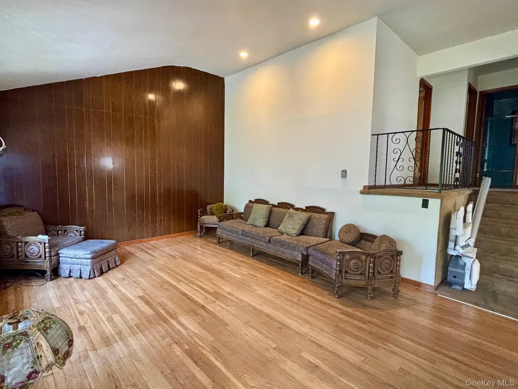 10 13th Avenue West Babylon NY 11704