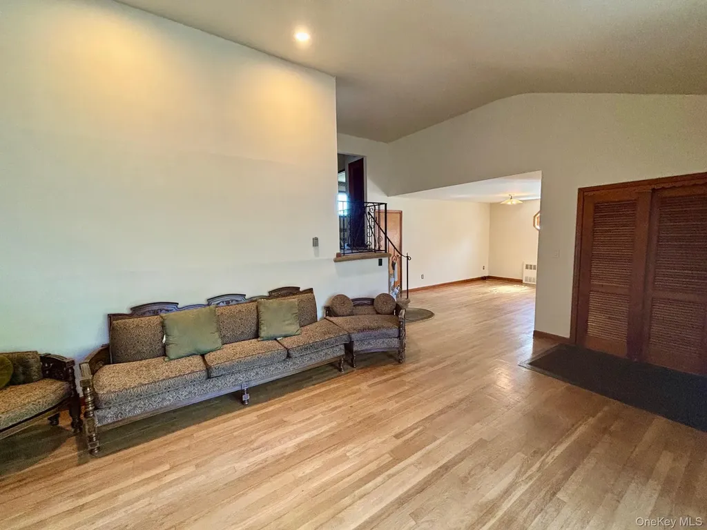 10 13th Avenue West Babylon NY 11704