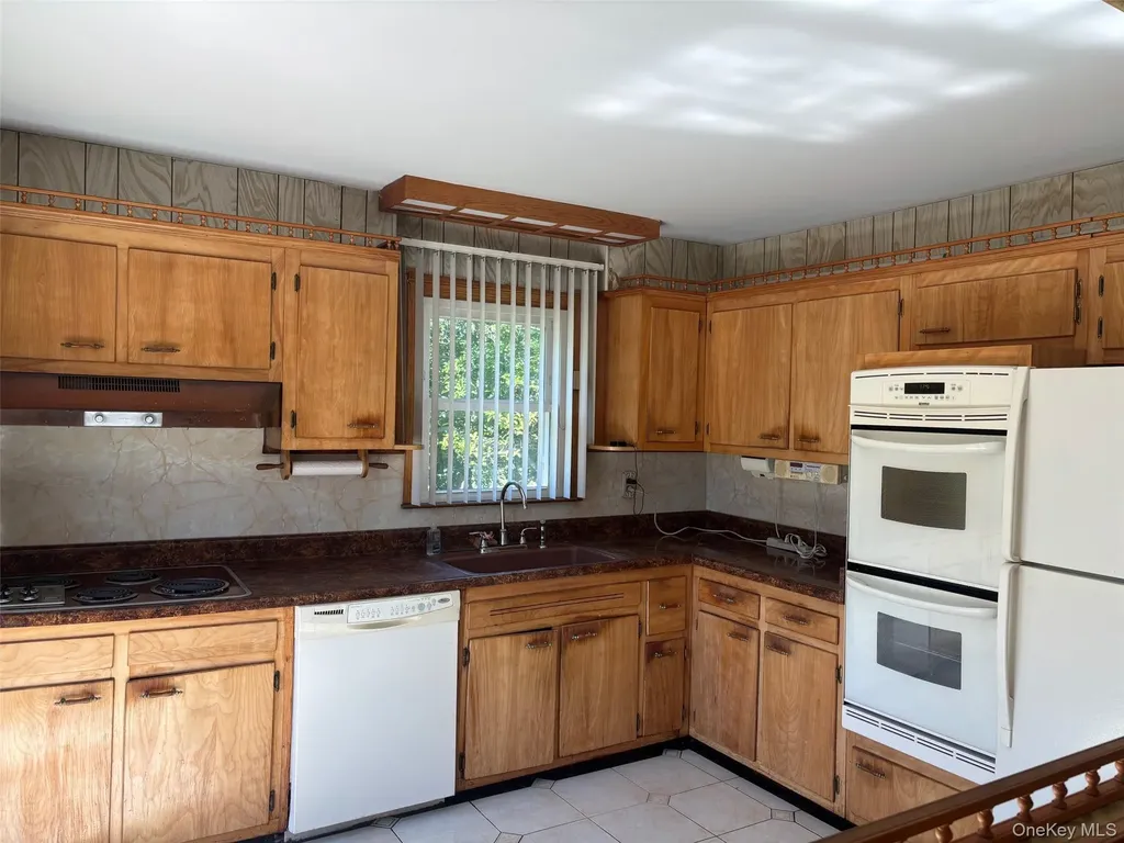 10 13th Avenue West Babylon NY 11704