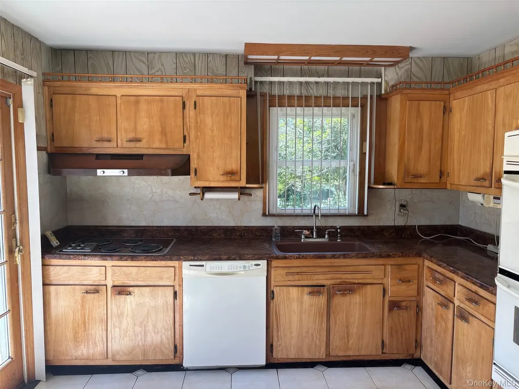 10 13th Avenue West Babylon NY 11704