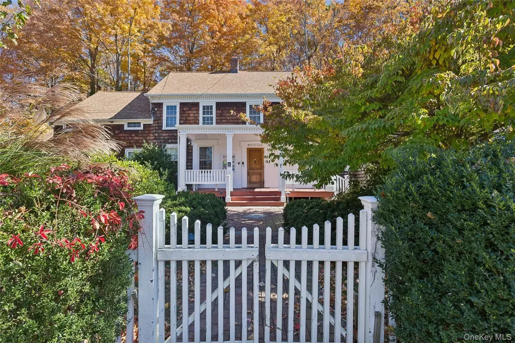 58 Goose Hill Road Cold Spring Harbor NY 11724