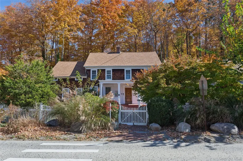 58 Goose Hill Road Cold Spring Harbor NY 11724