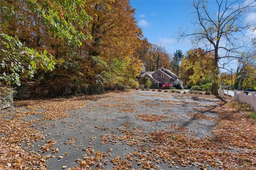 58 Goose Hill Road Cold Spring Harbor NY 11724