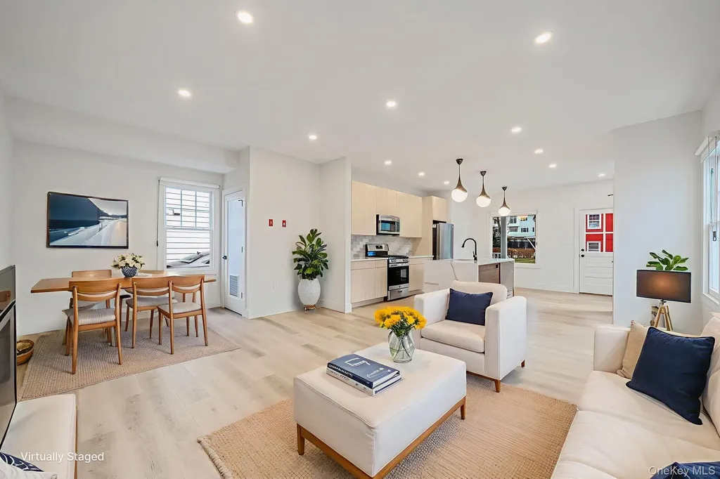 24 Skillman Street Roslyn NY 11576