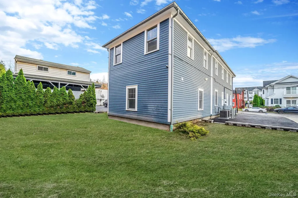 24 Skillman Street Roslyn NY 11576