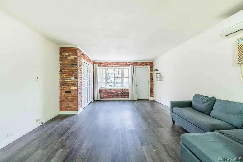 3314 204th Street Bayside NY 11361