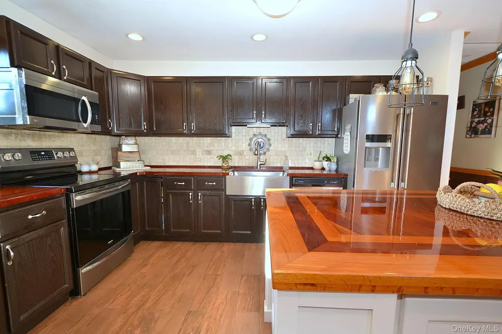 29 Granby Place Ronkonkoma NY 11779