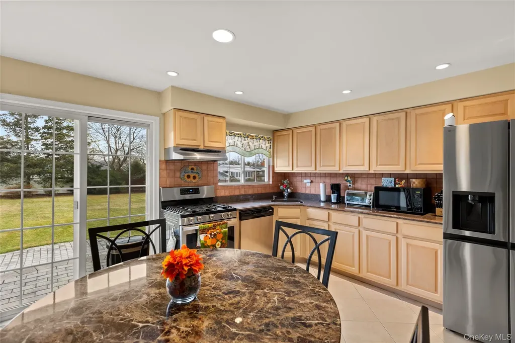 6 Sunny Lane Bay Shore NY 11706