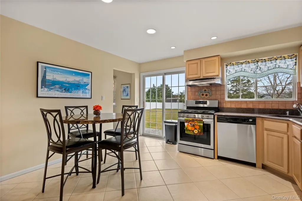 6 Sunny Lane Bay Shore NY 11706