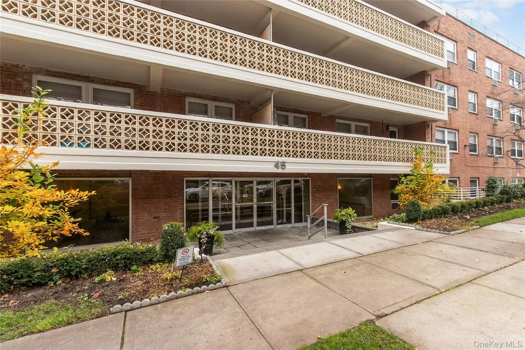 45 Hillpark Avenue Great Neck NY 11021