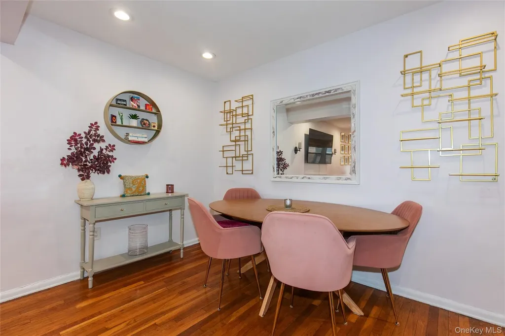 45 Hillpark Avenue Great Neck NY 11021