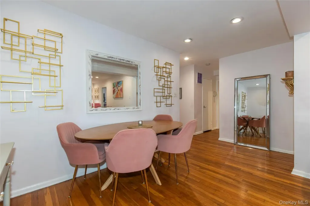 45 Hillpark Avenue Great Neck NY 11021