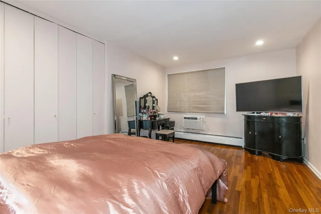45 Hillpark Avenue Great Neck NY 11021