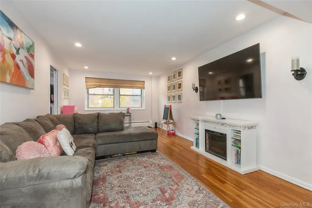 45 Hillpark Avenue Great Neck NY 11021