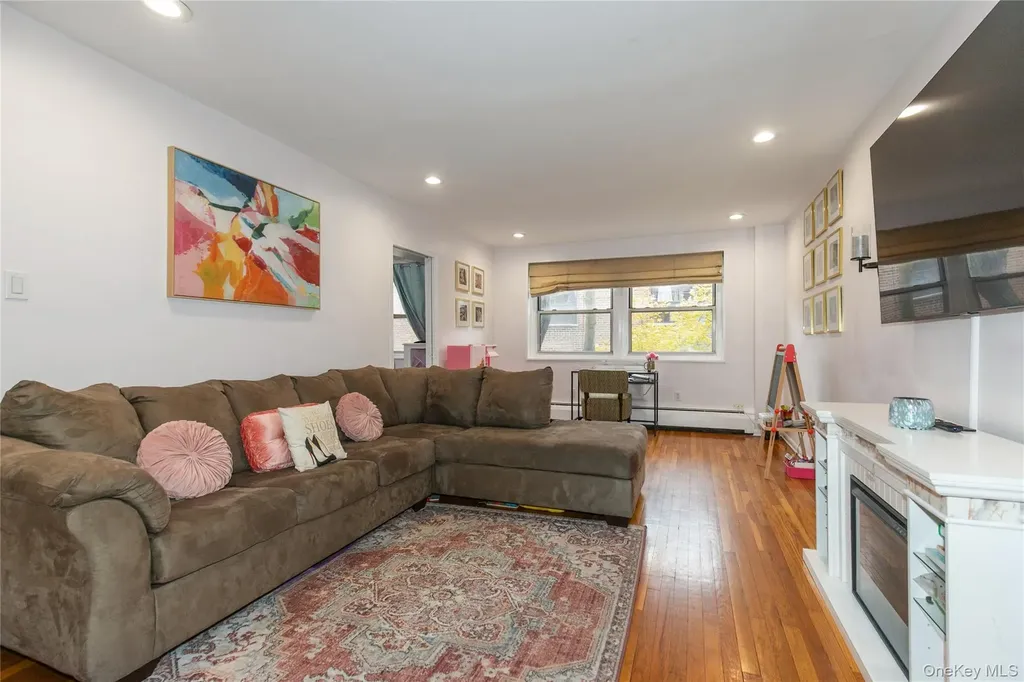 45 Hillpark Avenue Great Neck NY 11021