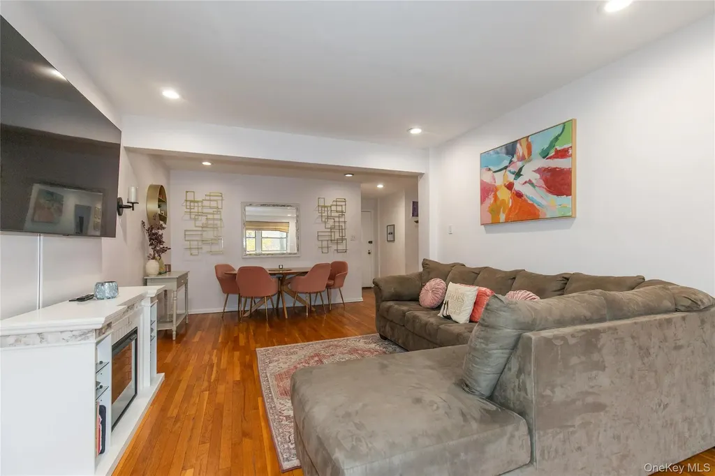 45 Hillpark Avenue Great Neck NY 11021