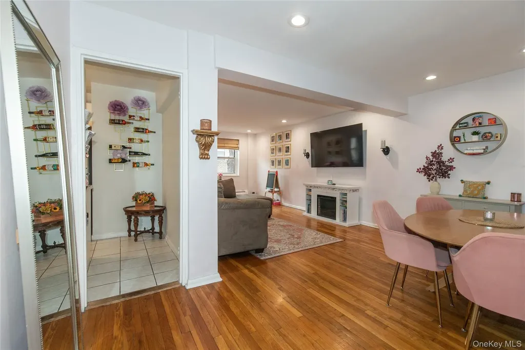 45 Hillpark Avenue Great Neck NY 11021
