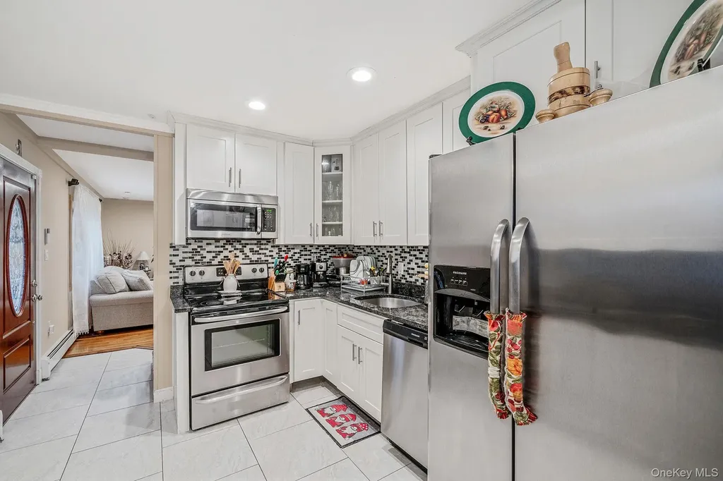 38 Farm Lane Levittown NY 11756