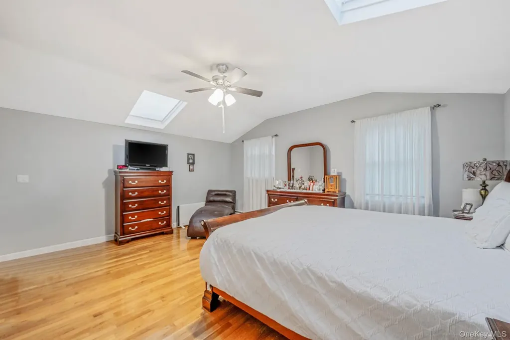 38 Farm Lane Levittown NY 11756