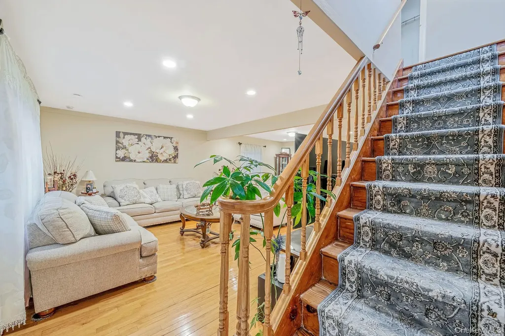 38 Farm Lane Levittown NY 11756
