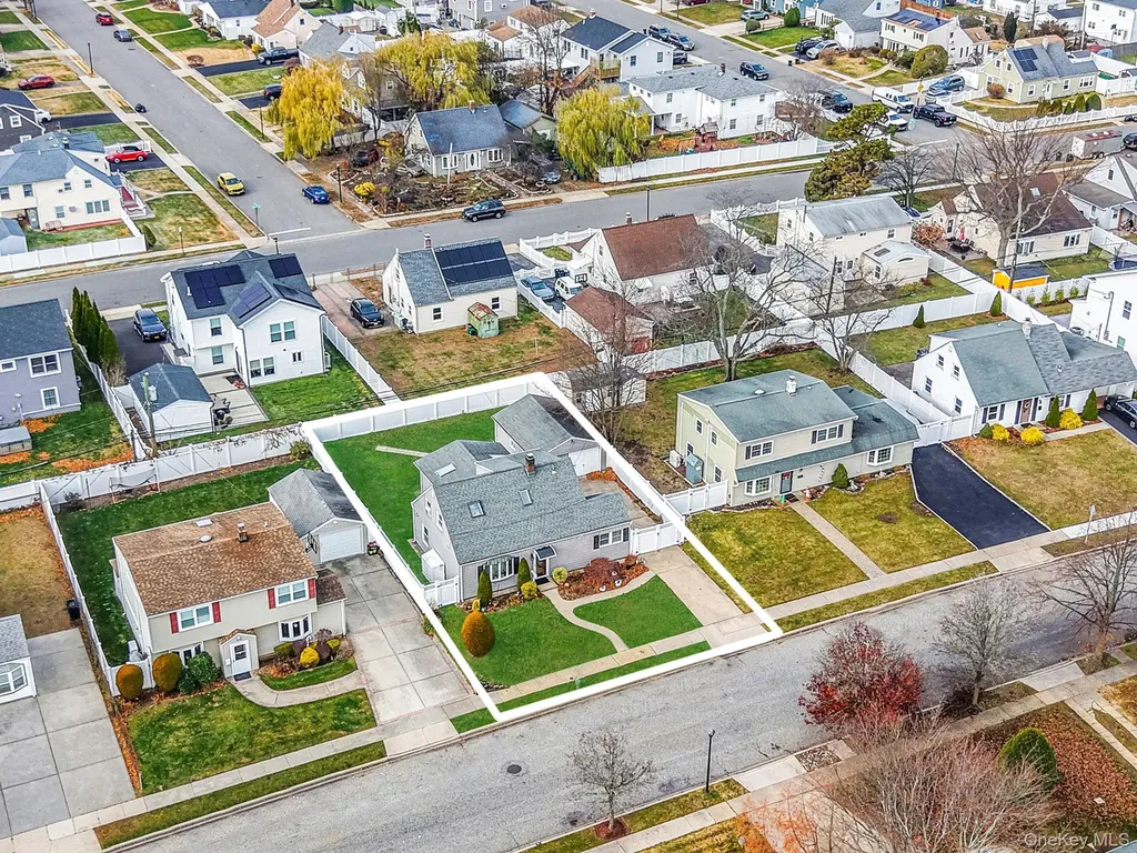 38 Farm Lane Levittown NY 11756
