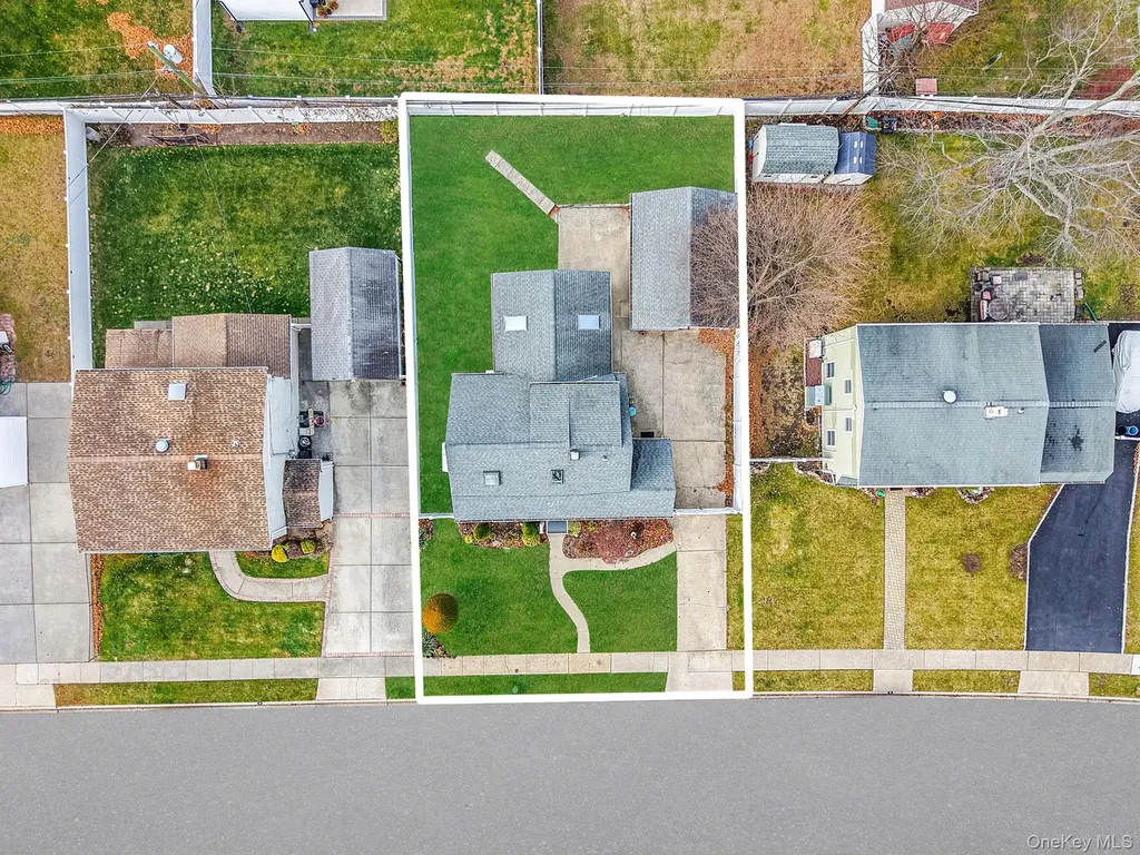 38 Farm Lane Levittown NY 11756
