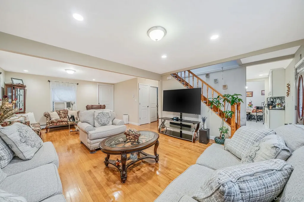 38 Farm Lane Levittown NY 11756