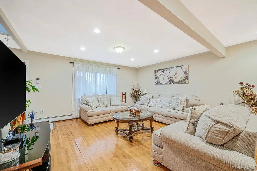 38 Farm Lane Levittown NY 11756