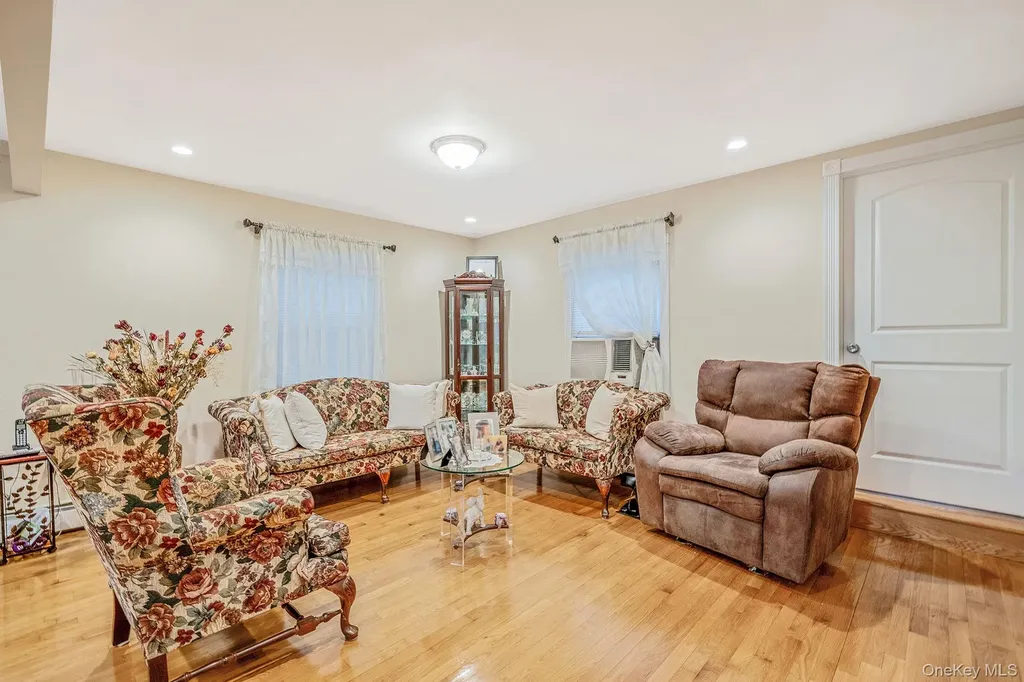 38 Farm Lane Levittown NY 11756