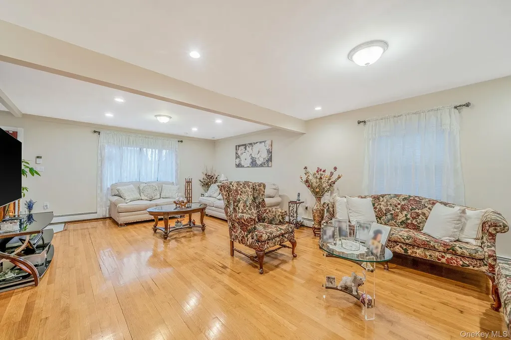 38 Farm Lane Levittown NY 11756